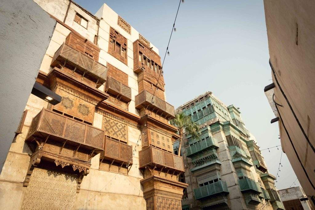 traditional architecture old jeddah town el balad district houses with wooden windows balconies unesco heritage site jeddah saudi arabia 11zon